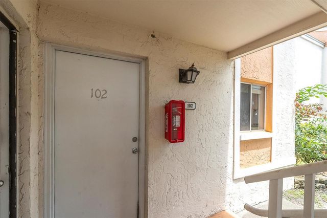 675 99TH AVENUE N 102, St Petersburg, FL 33702