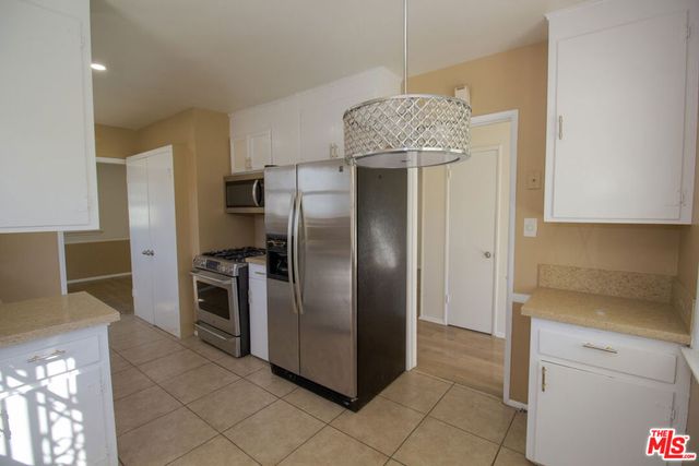 7465 N Forbes Avenue, Lake Balboa, CA 91406