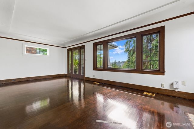 102 N 41st Street, Seattle, WA 98103