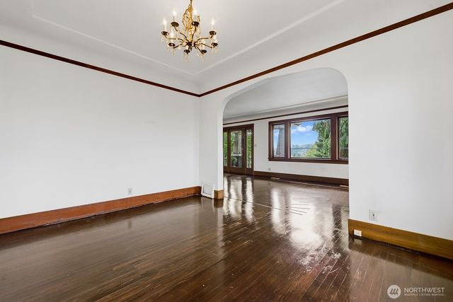 102 N 41st Street, Seattle, WA 98103