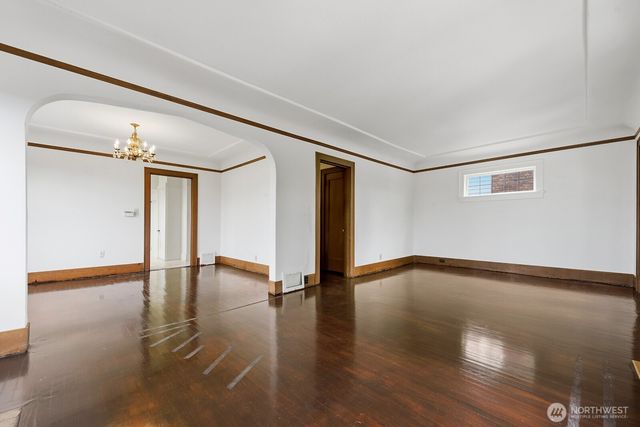 102 N 41st Street, Seattle, WA 98103