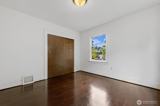 102 N 41st Street, Seattle, WA 98103