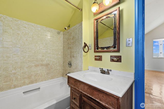 102 N 41st Street, Seattle, WA 98103