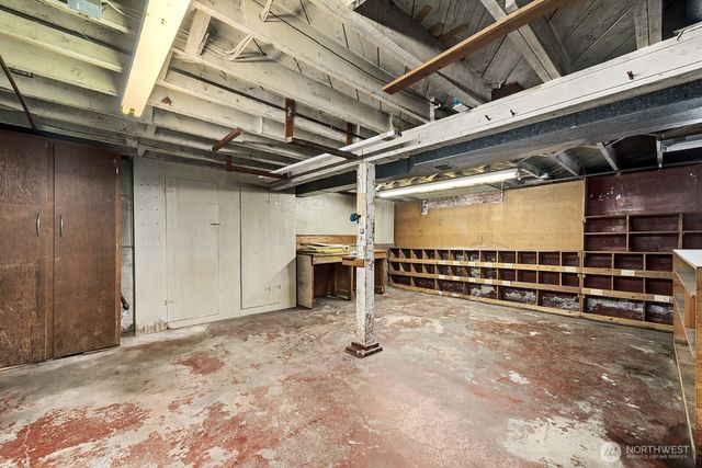 102 N 41st Street, Seattle, WA 98103