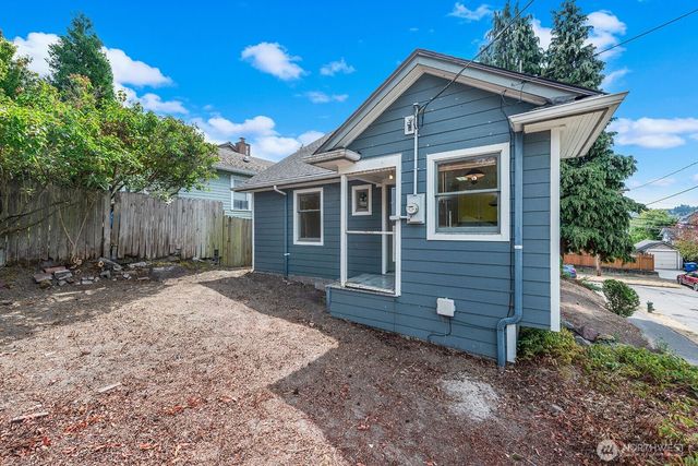 102 N 41st Street, Seattle, WA 98103