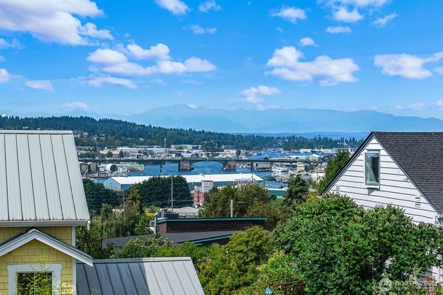 102 N 41st Street, Seattle, WA 98103