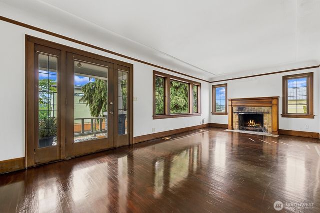 102 N 41st Street, Seattle, WA 98103