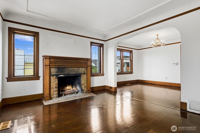 102 N 41st Street, Seattle, WA 98103