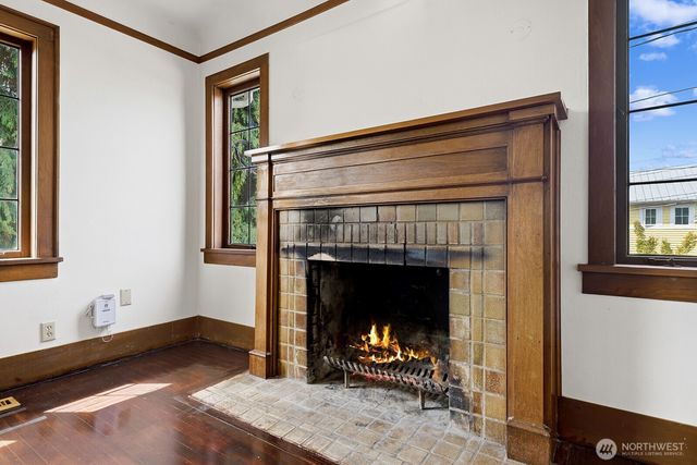 102 N 41st Street, Seattle, WA 98103