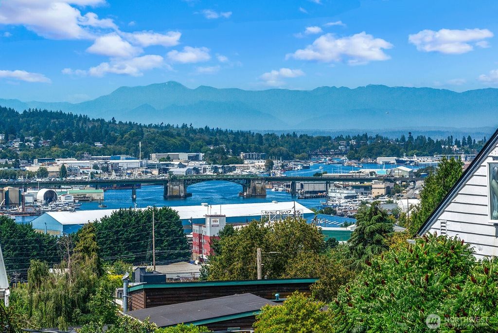 102 N 41st Street, Seattle, WA 98103