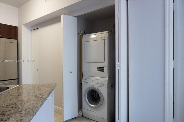 20000 E Country Club Dr 307, Aventura, FL 33180