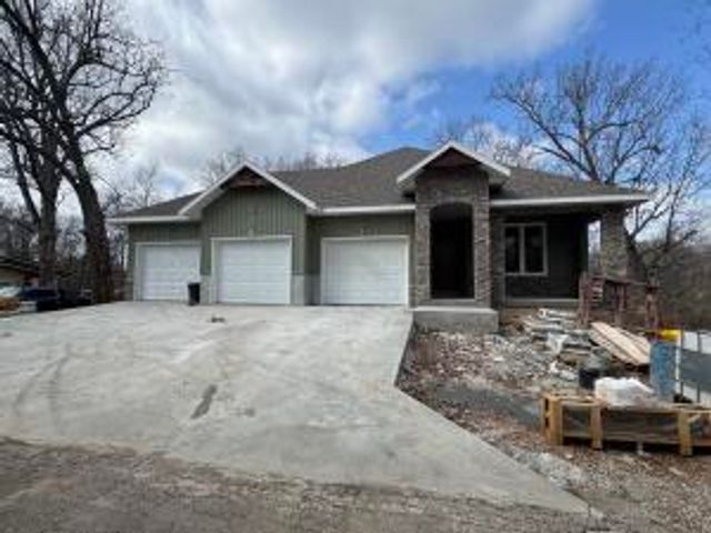 1907 N Lake Lane, Nixa, MO 65714