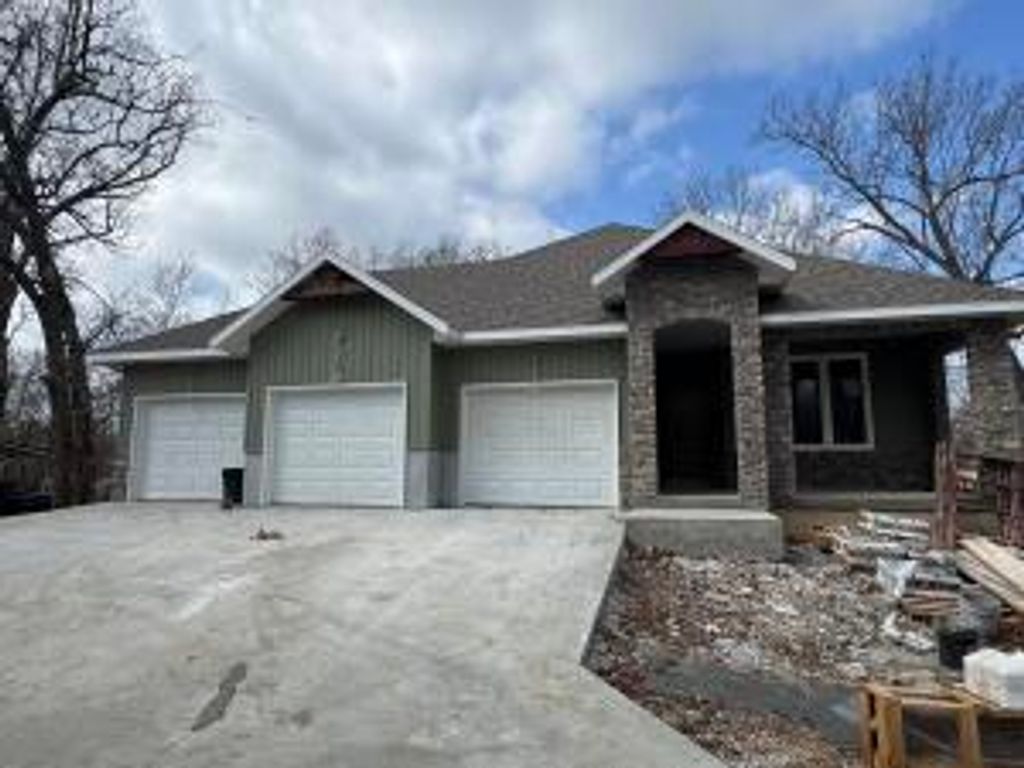 1907 N Lake Lane, Nixa, MO 65714