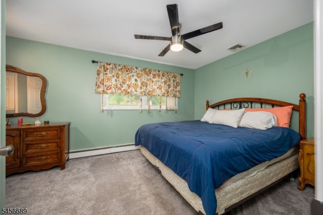 19 Lakeside Dr, Vernon Twp., NJ 07461