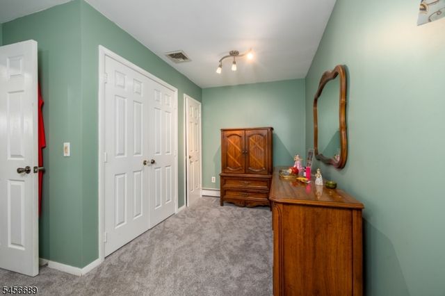19 Lakeside Dr, Vernon Twp., NJ 07461