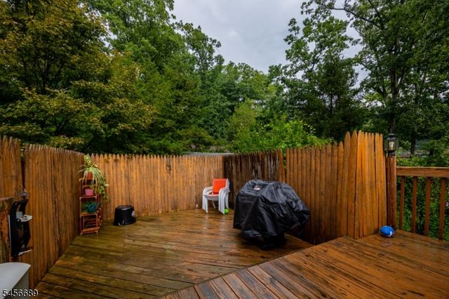 19 Lakeside Dr, Vernon Twp., NJ 07461