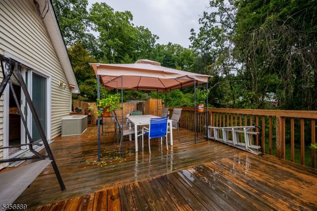 19 Lakeside Dr, Vernon Twp., NJ 07461