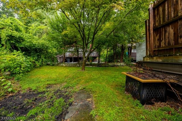 19 Lakeside Dr, Vernon Twp., NJ 07461