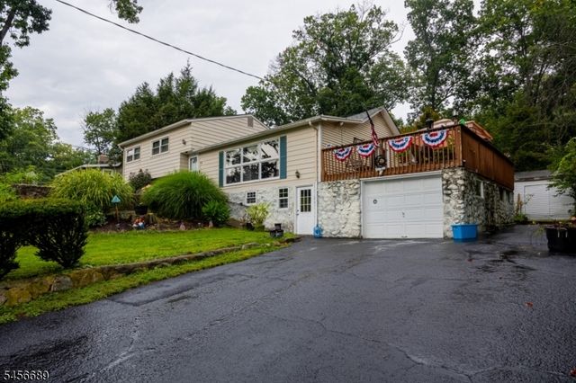 19 Lakeside Dr, Vernon Twp., NJ 07461