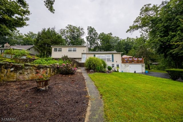 19 Lakeside Dr, Vernon Twp., NJ 07461