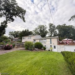 19 Lakeside Dr, Vernon Twp., NJ 07461