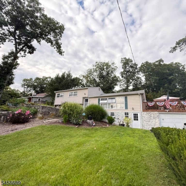 19 Lakeside Dr, Vernon Twp., NJ 07461