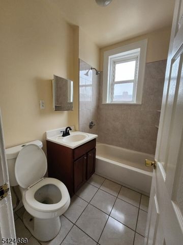 93 Davenport Ave 4, Newark City, NJ 07107