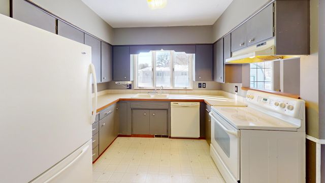 131 4th Place SE, Glenville, MN 56036