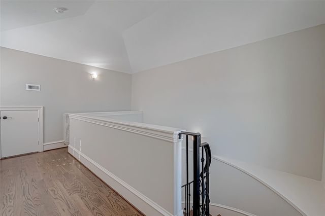 5226 Kiam Street 1002, Houston, TX 77007