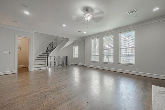 5226 Kiam Street 1002, Houston, TX 77007