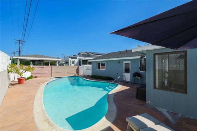 16281 Saratoga Lane, Huntington Beach, CA 92649