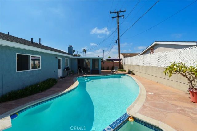 16281 Saratoga Lane, Huntington Beach, CA 92649
