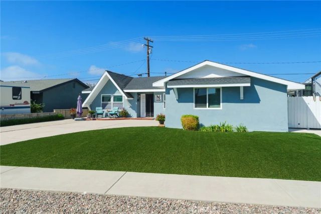 16281 Saratoga Lane, Huntington Beach, CA 92649