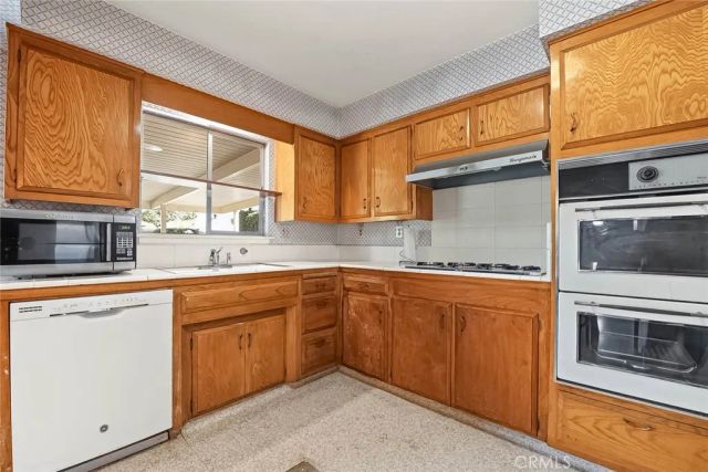 2122 Saticoy, Pomona, CA 91767