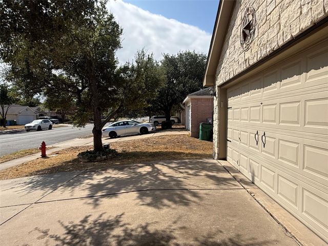 808 Sunflower DR, Pflugerville, TX 78660