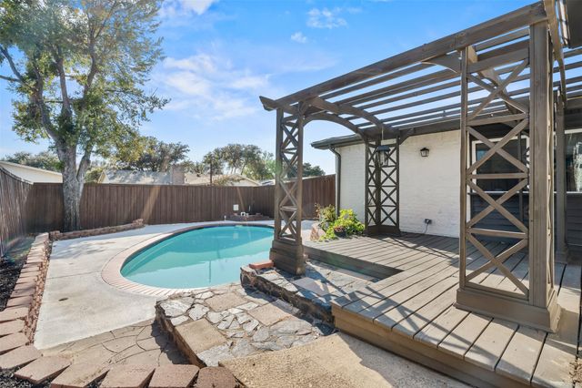 2008 E Peters Colony Road, Carrollton, TX 75007