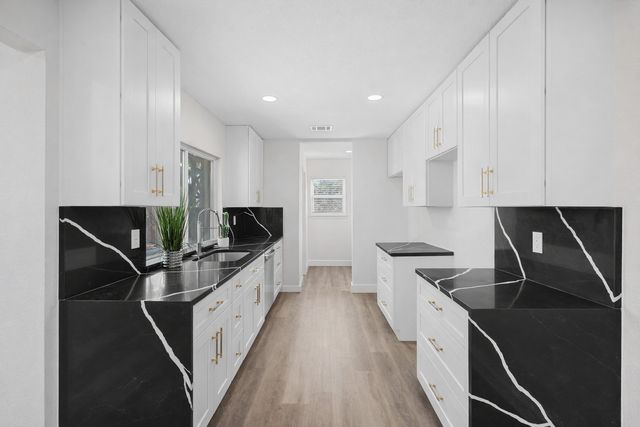 2008 E Peters Colony Road, Carrollton, TX 75007