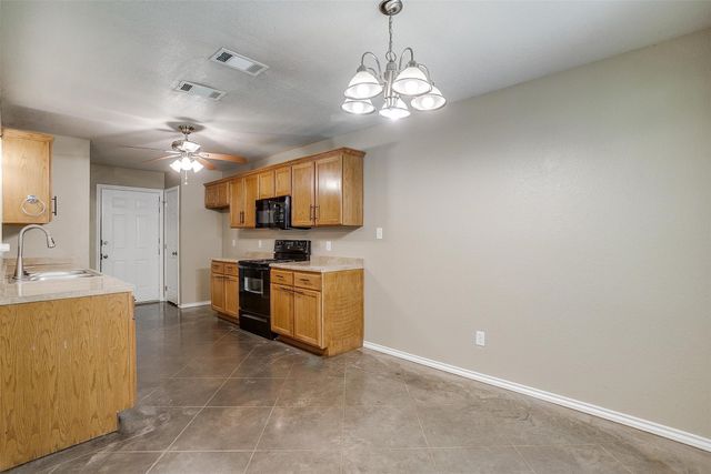 1414 Cheyenne Trail, Granbury, TX 76048