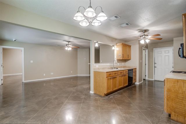 1414 Cheyenne Trail, Granbury, TX 76048