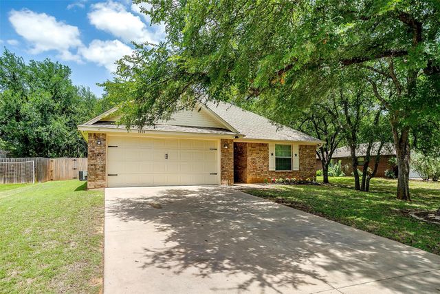 1414 Cheyenne Trail, Granbury, TX 76048