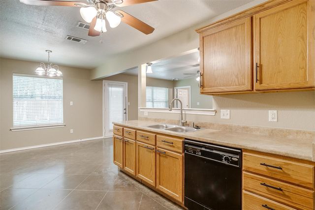 1414 Cheyenne Trail, Granbury, TX 76048