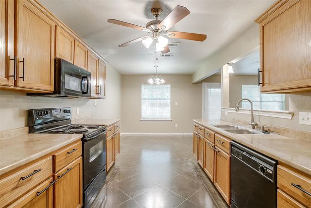 1414 Cheyenne Trail, Granbury, TX 76048