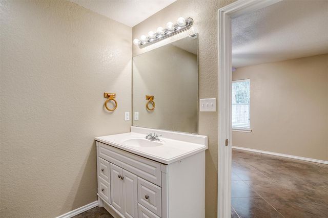 1414 Cheyenne Trail, Granbury, TX 76048