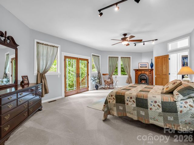 131 Arcadia Falls Way, Black Mountain, NC 28711