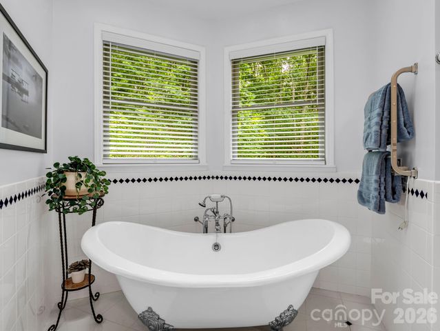 131 Arcadia Falls Way, Black Mountain, NC 28711