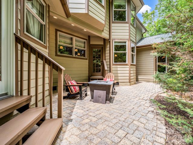 131 Arcadia Falls Way, Black Mountain, NC 28711