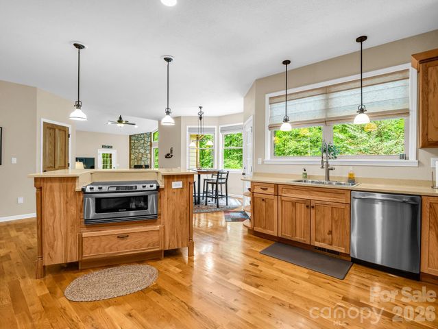 131 Arcadia Falls Way, Black Mountain, NC 28711