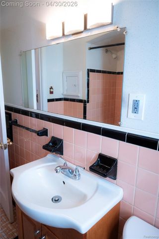 18954 Albion Street, Detroit, MI 48234