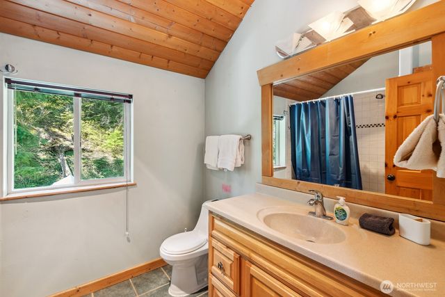 251 Kachess River Road, Easton, WA 98925