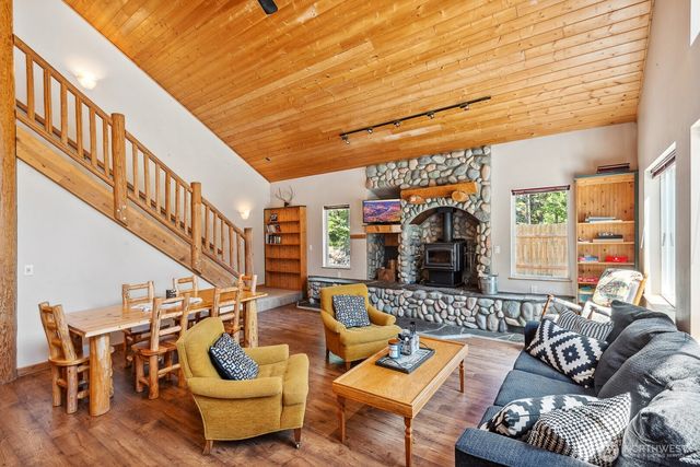 251 Kachess River Road, Easton, WA 98925